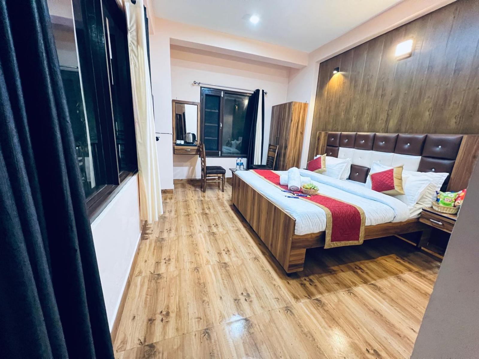 Hotel The Canadian With Jungle View, Near Dalhousie Bus Stand Banikhet 外观 照片